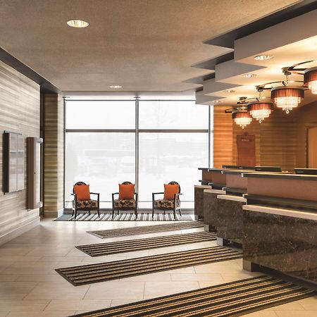 Coast Edmonton Plaza Hotel By Apa Buitenkant foto