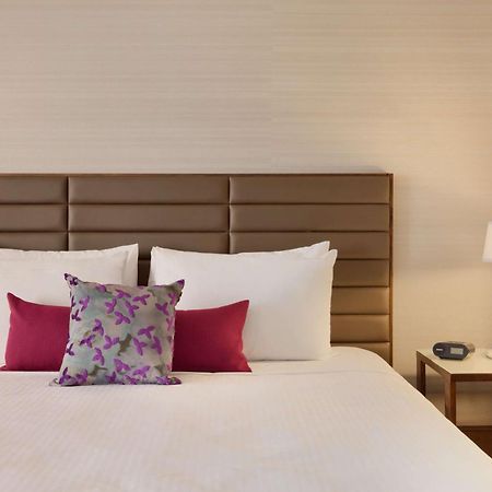 Coast Edmonton Plaza Hotel By Apa Buitenkant foto
