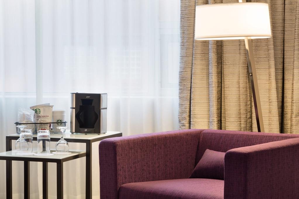 Coast Edmonton Plaza Hotel By Apa Kamer foto