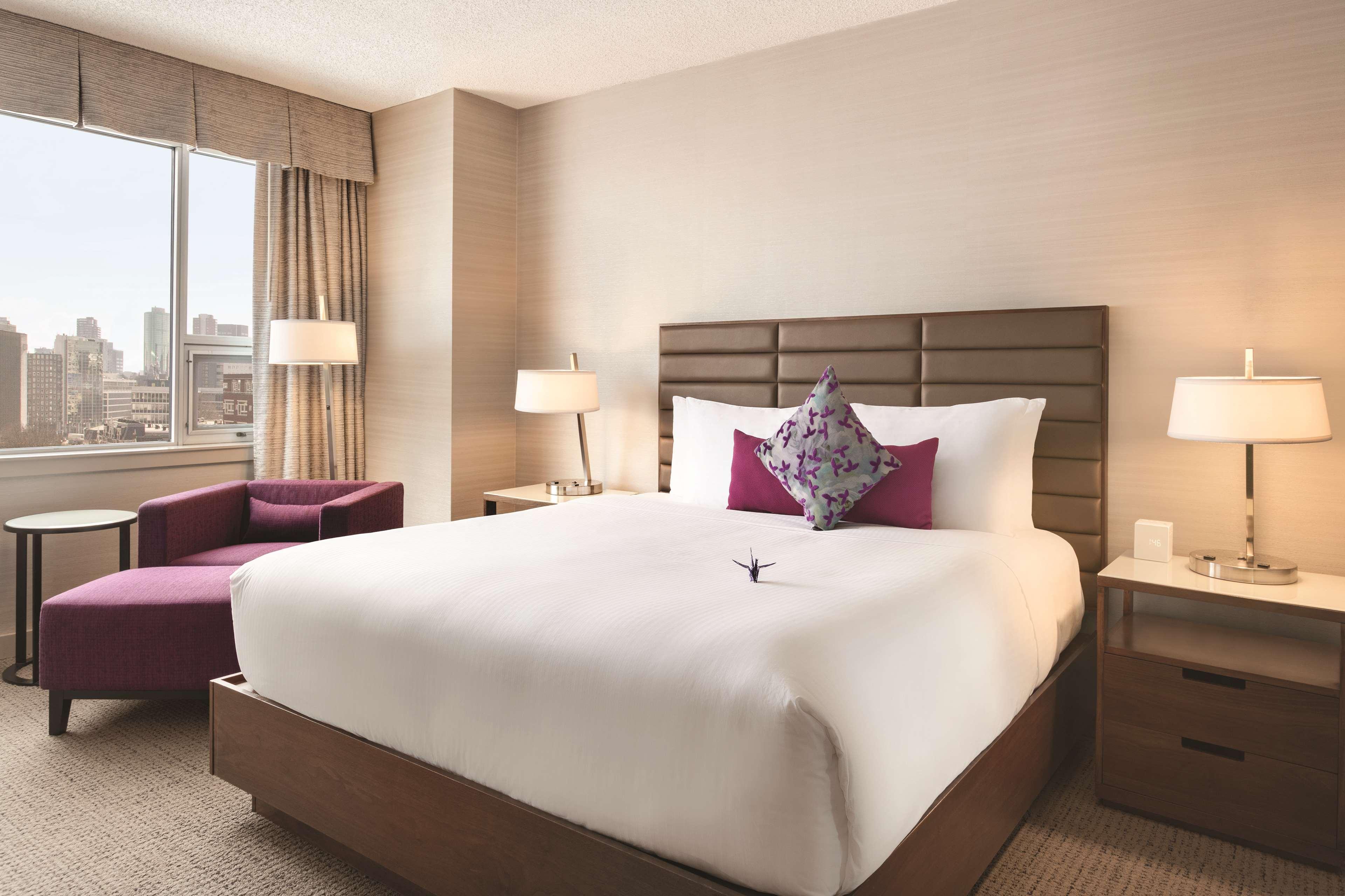 Coast Edmonton Plaza Hotel By Apa Buitenkant foto