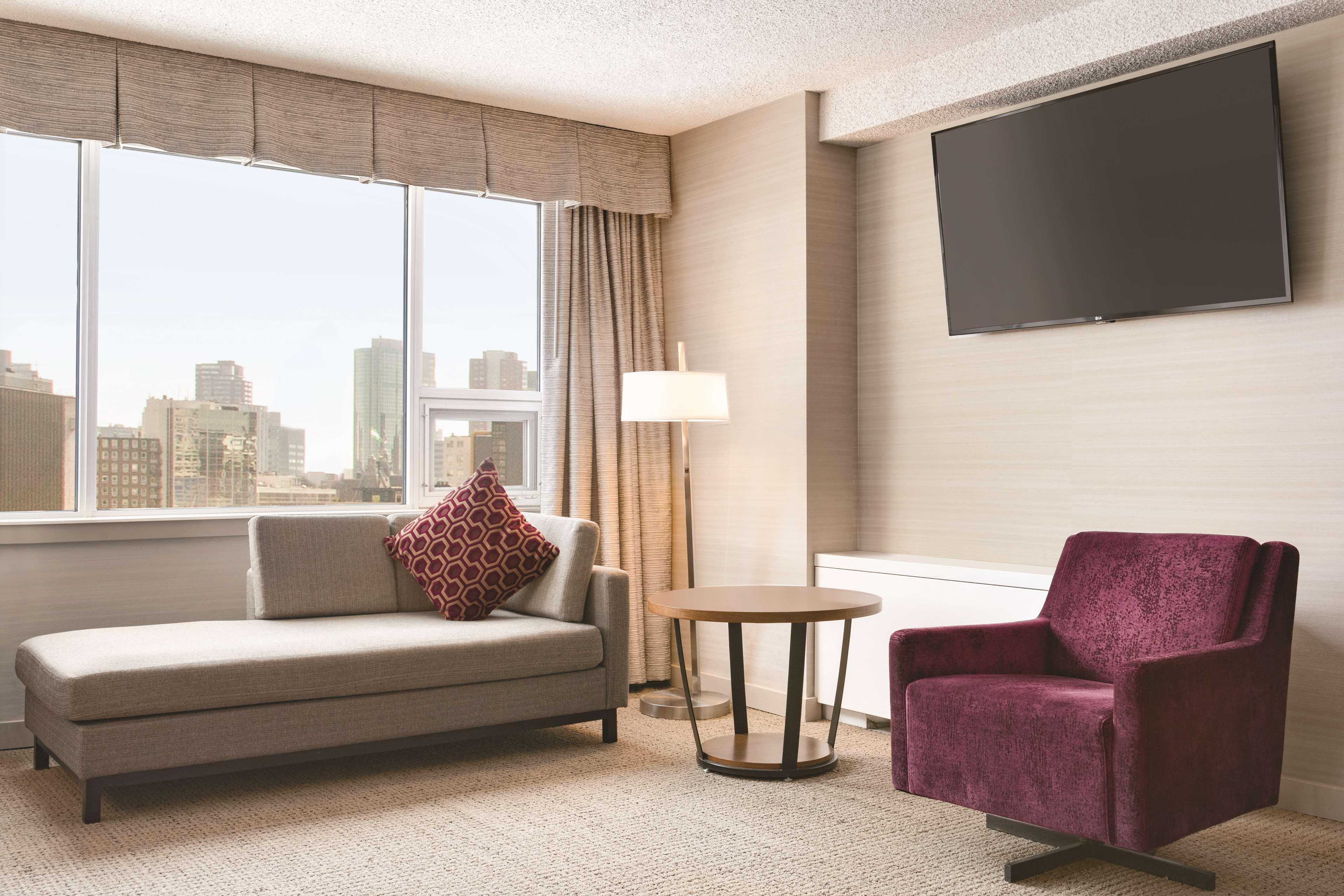 Coast Edmonton Plaza Hotel By Apa Buitenkant foto