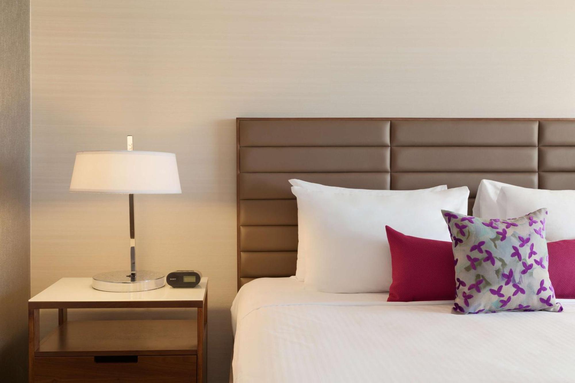 Coast Edmonton Plaza Hotel By Apa Buitenkant foto