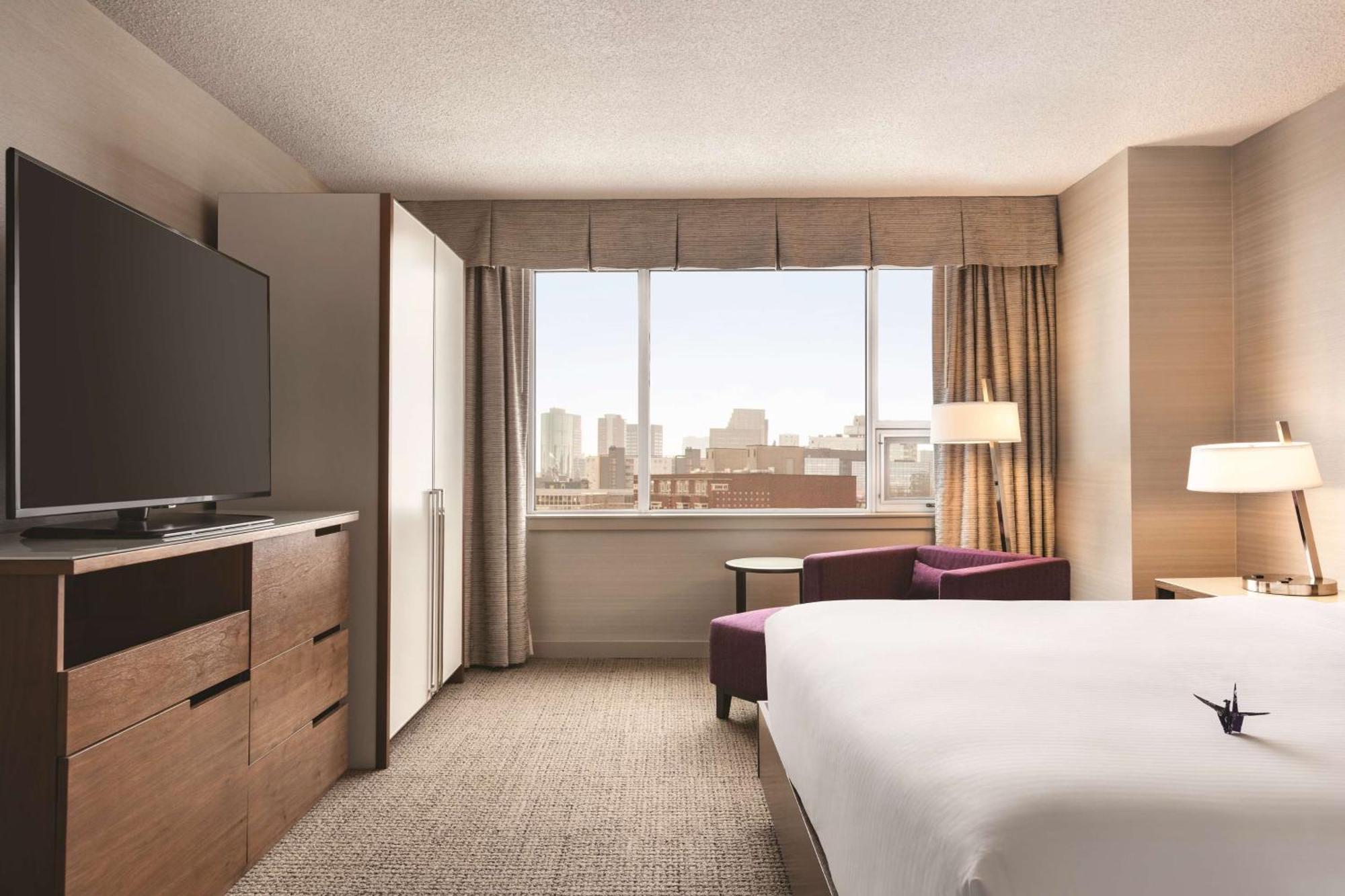 Coast Edmonton Plaza Hotel By Apa Buitenkant foto