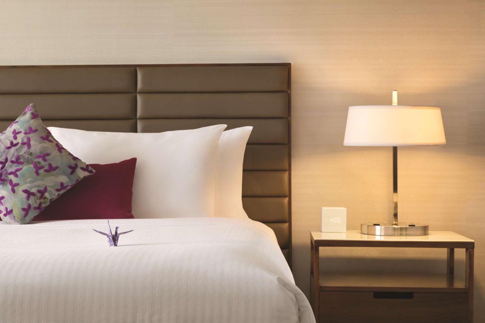 Coast Edmonton Plaza Hotel By Apa Buitenkant foto
