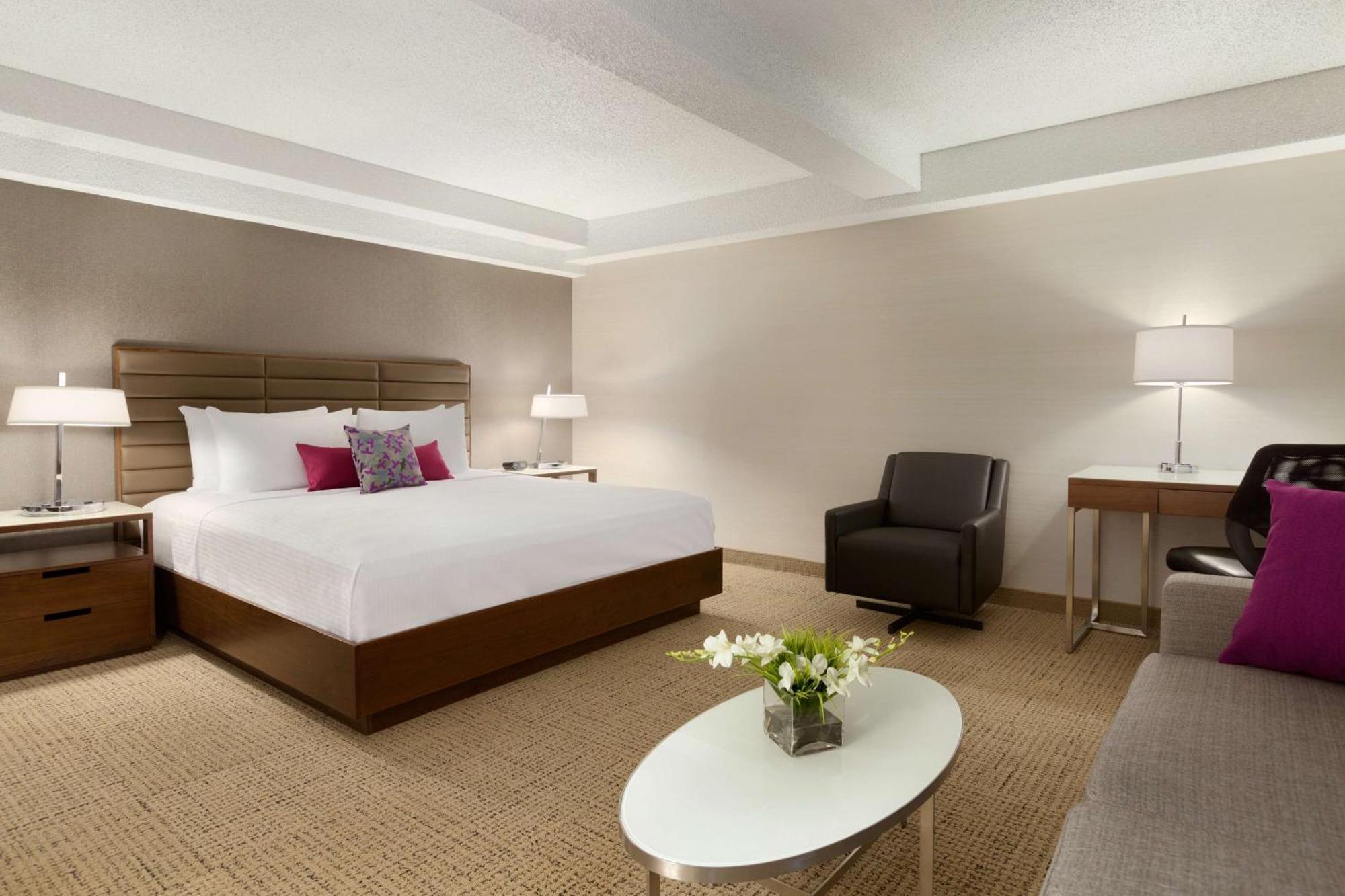 Coast Edmonton Plaza Hotel By Apa Buitenkant foto