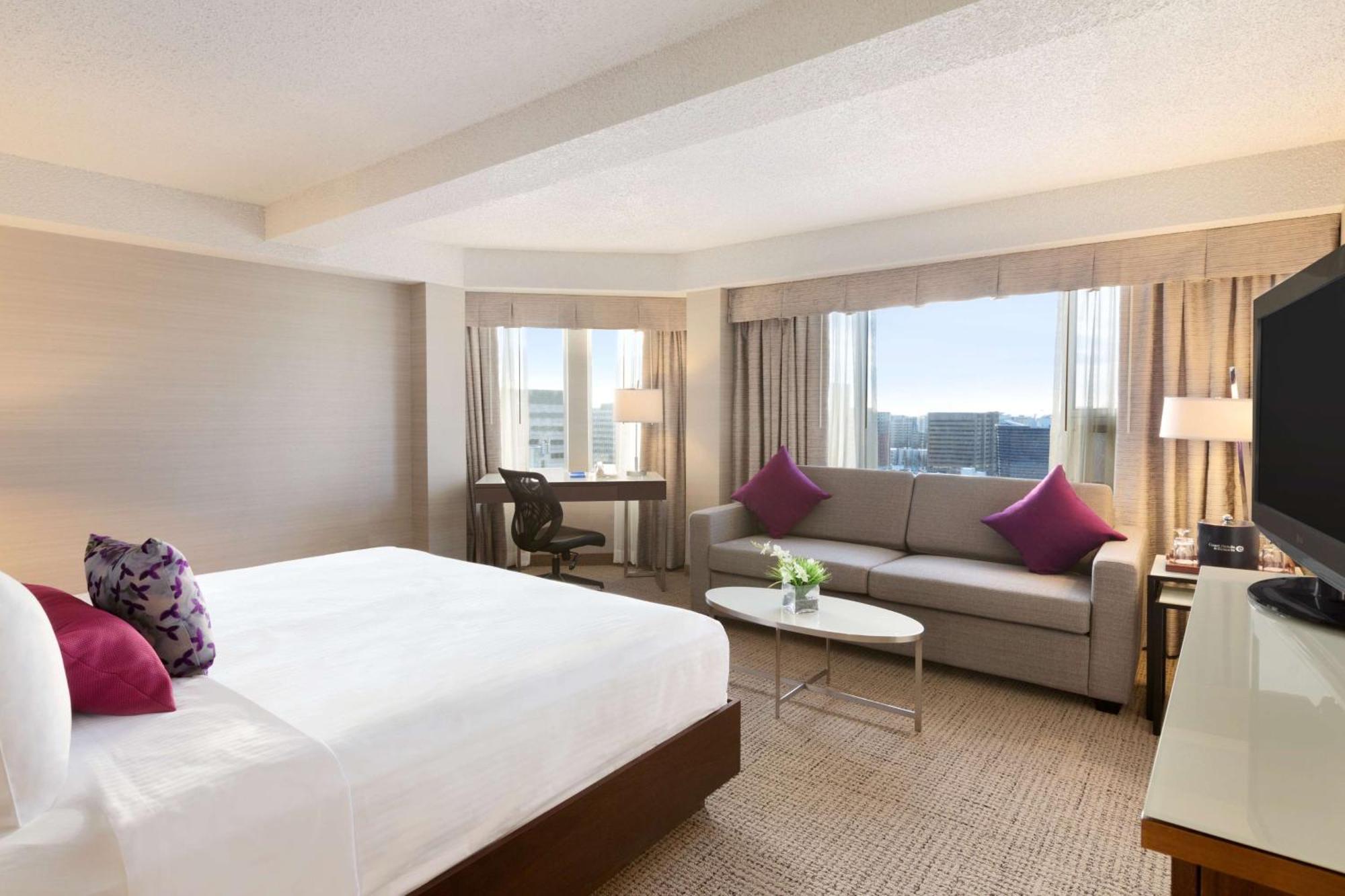 Coast Edmonton Plaza Hotel By Apa Buitenkant foto