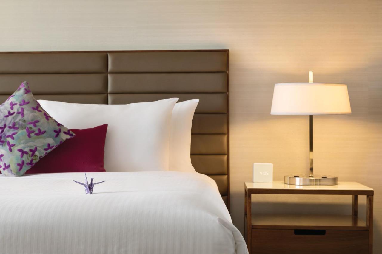 Coast Edmonton Plaza Hotel By Apa Buitenkant foto