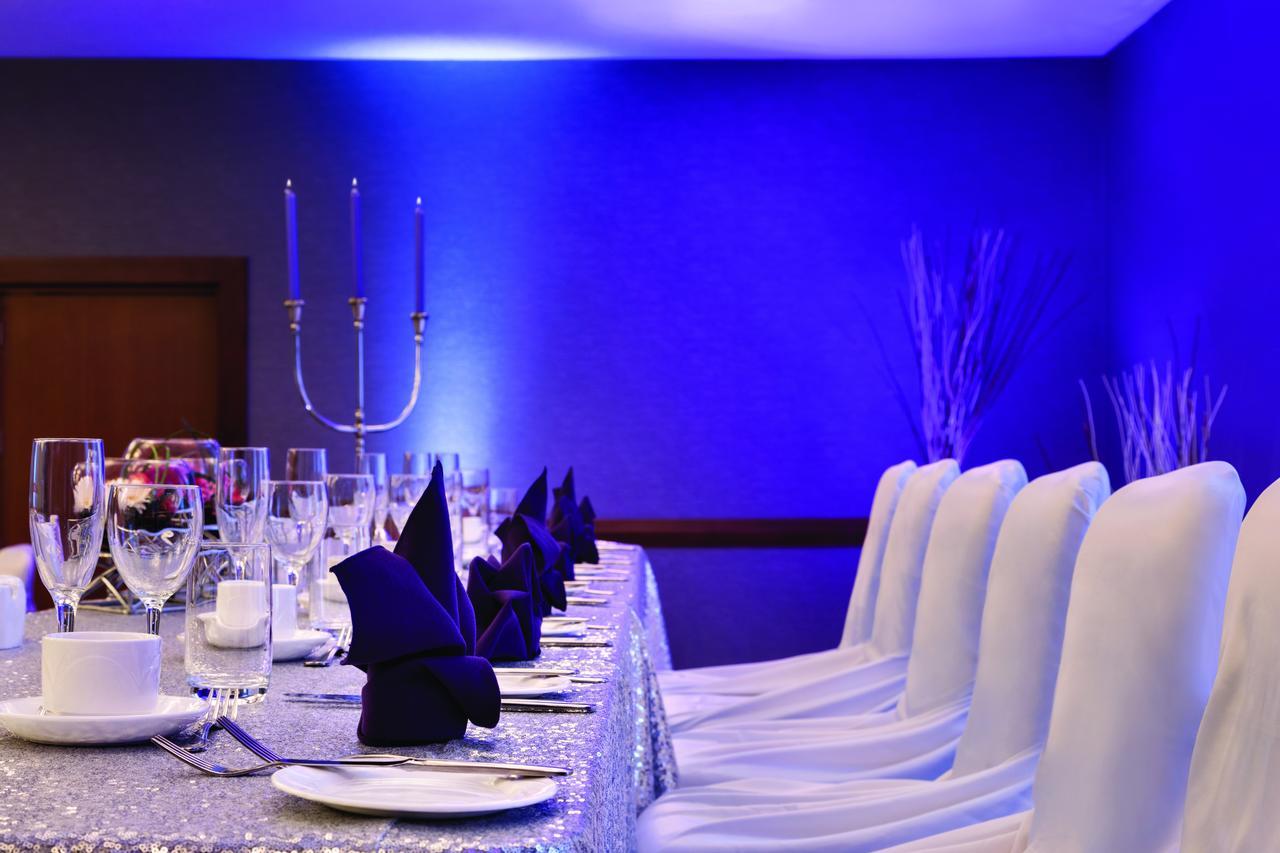Coast Edmonton Plaza Hotel By Apa Buitenkant foto