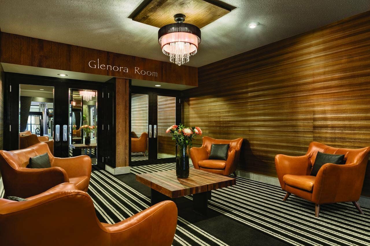 Coast Edmonton Plaza Hotel By Apa Buitenkant foto